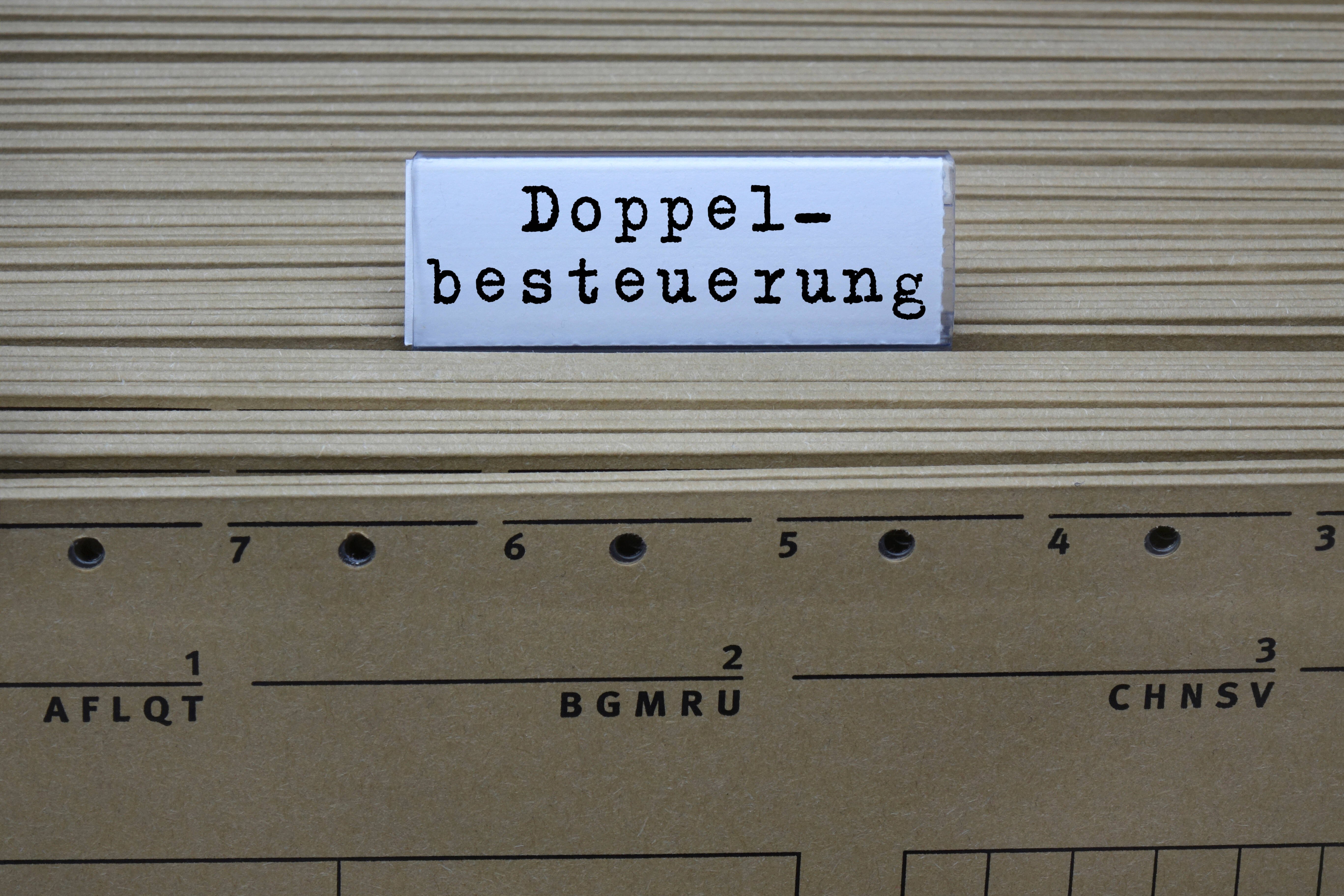 Doppelbesteuerung Hänge-Register mit Akten darin und einem Etikett "Doppelbesteuerung"