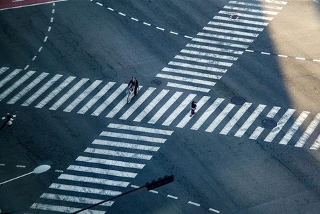 Vier Zebrastreifen bilden ein Kreuz.