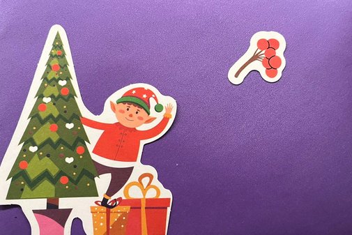 Umschlag f&uuml;r eine Postkarte mit Weihnachtssticker.