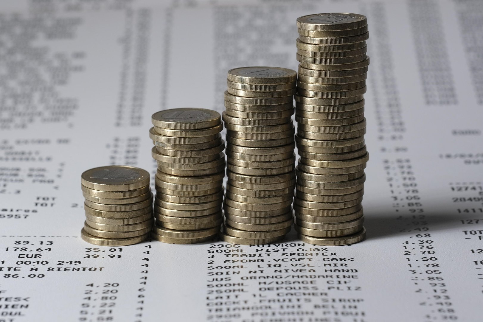 Geldmünzen gestapelt