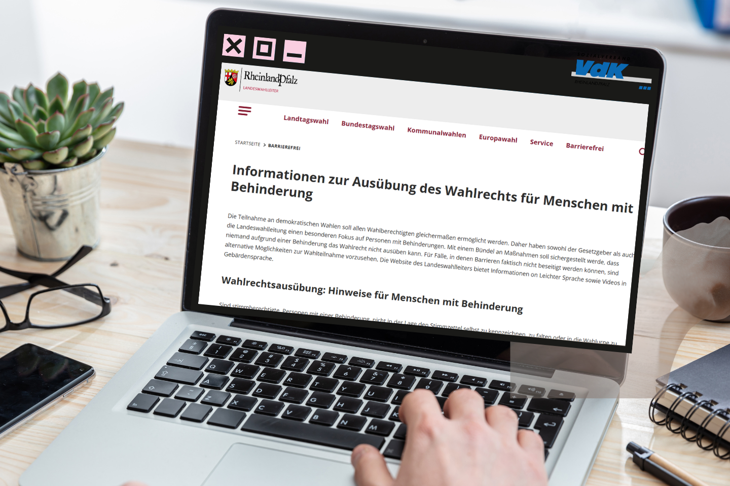 Ein aufgeklappter Laptop.