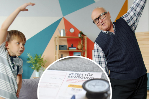 Ein Junge und ein &auml;lterer Mann machen Sport&uuml;bungen.