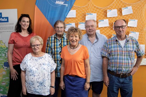 Gruppenbild mit 3 Frauen und 3 Männern.