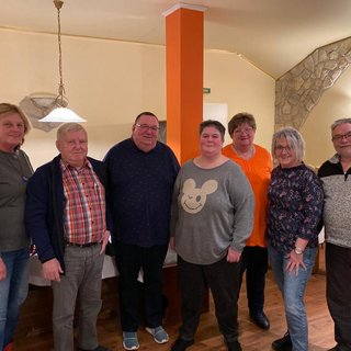 v. links nach rechts: Michaela Scheitinger (1.Vorsitzende),Martin Schäfer (Kassenprüfer), Markus Oberländer (Kassierer), Sandra Oberländer (Beisitzerin), Gabriele Lotz (Beisitzerin), Gaby Dilling (Beisitzerin), Klaus Schimmele (Schriftführer),