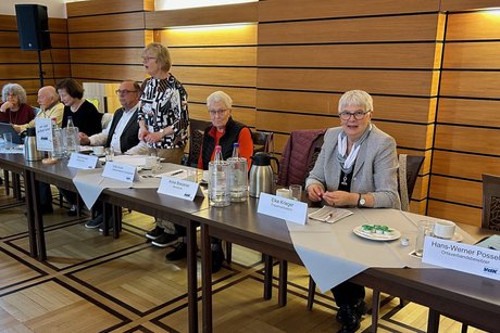 M&auml;nner und Frauen des Vorstandes