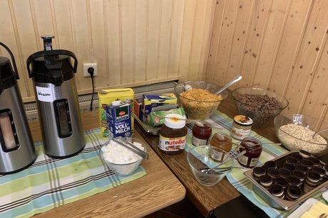 Getränke & süßes Frühstück Getränke & süßes Frühstück