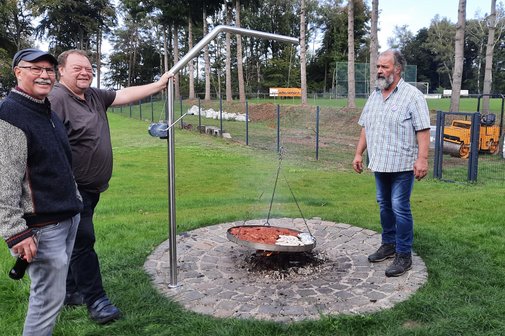 Unsere Grillmeister Albert Görgen, David Hartmann und Achim Becker. Unsere Grillmeister Albert Görgen, David Hartmann und Achim Becker.