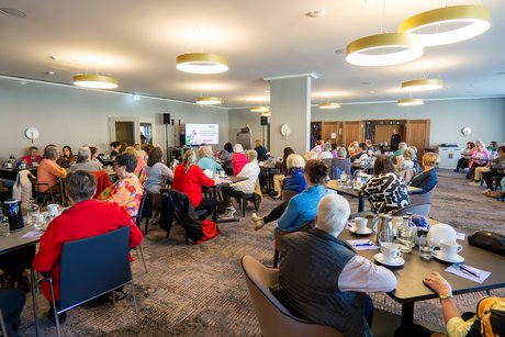Blick in den Saal