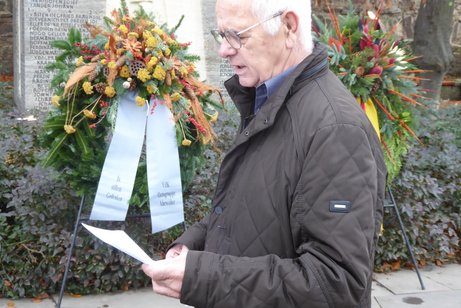 Erich Ottersbach, Stellvertretender Vorsitzender des Ortsverbands Ahrweiler, bei seiner Ansprache