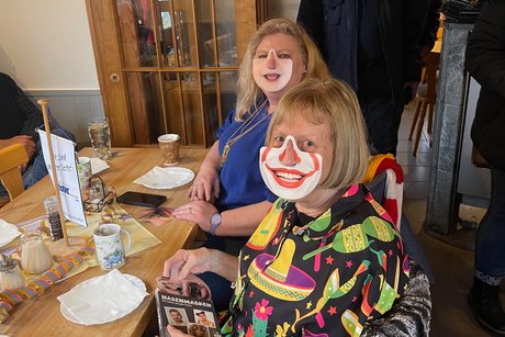 maskierte Narren Narretei