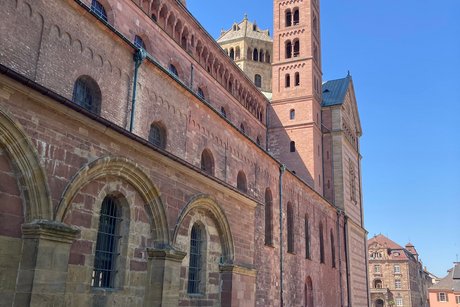 Der Dom in Seitenansicht