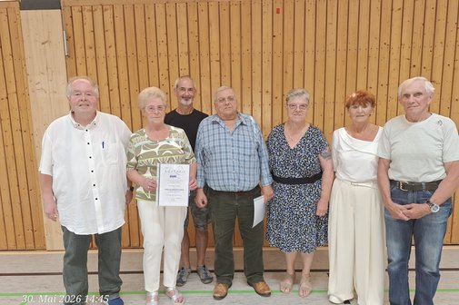 v.l.n.r.: Heino Schuck (Ortsverbandsvorsitzender), Margot R&ouml;der (30 Jahre), Michael K&auml;fer (10), Reinhard Gortner (10), Christa Schneider (30), Ute R&ouml;ssler (30) und Michael R&ouml;ssler (30).