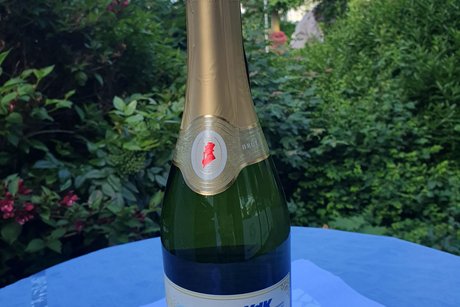 Geschenk an die G&auml;ste - Eine spezielle Sektflasche mit Logo des VdK Donnersberg