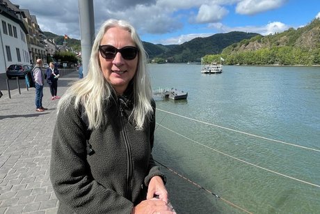 Marita mit Blick auf den Rhein Liebe Marita