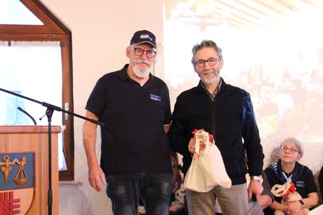 Auf dem Bild zu sehen ist Ernst Kr&auml;mer der viele Jahre unseren Nikolaus gespielt und tolle Anekdoten zum besten gebracht hat.