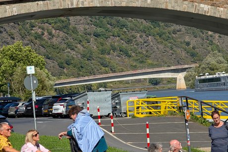 warten auf die Bootsfahrt warten auf die Bootsfahrt
