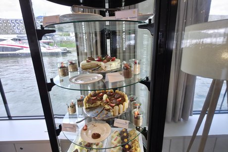 Kuchen und Sandwisch