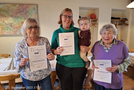 Ehrungen 2025 v.l.n.r.: Fabiola Stumpf (20 Jahre), Katharina und Mia Schäfer für Benedikt Schäfer (10 Jahre) und Marita Seewald (40 Jahre).