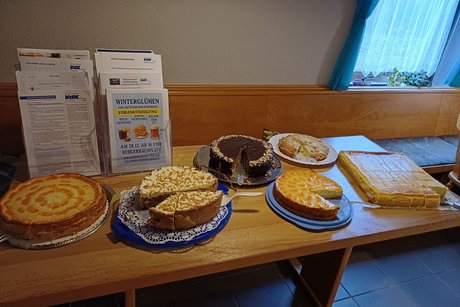 Kuchenbuffet und Infostand Es geht los ...