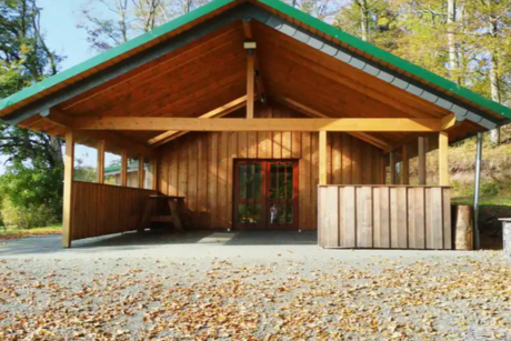 Frontansicht Grillhütte