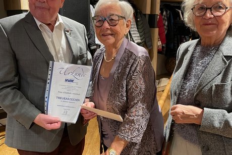 VdK Mitglied Ehrung 1 Weihnachtsfeier 2025 VdK Mitglied Ehrung 1 Weihnachtsfeier 2025 Urkundenübergabe