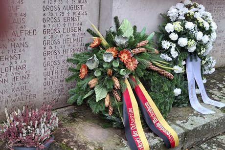 Ehrenmal der gefallenen Soldaten Zum Volkstrauertag