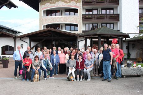 VdK Gruppenfoto vor dem Hotel in Hipping &Ouml;sterreich Salzburg Salzkammergut