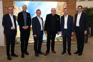 Das Bild zeigt Vorstandsmitglieder der Sparkasse Trier sowie den stellvertretenden Kreisverbandsvorsitzenden Karl-Rainer Heiderich