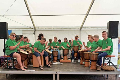 Trommlergruppe der Inklusionsgruppe Regenbogen aus Lingenfeld