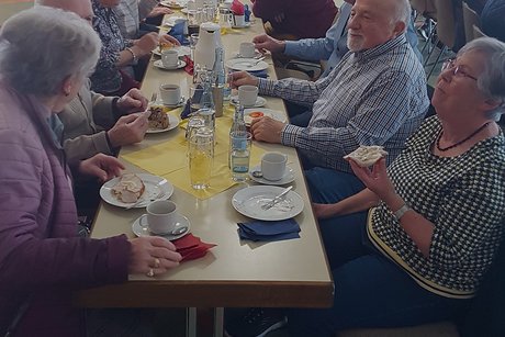 Mitglieder beim gemütlichen Zusammensein