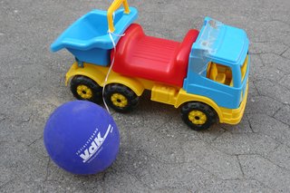 VdK Luftballon und Kinderspielzeug LKW