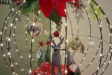 beleuchtete Weihnachtskugel