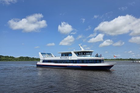 Mit dem Schiff von Rostock nach Warnemünde