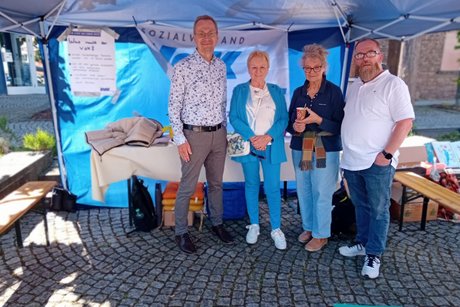 der Bürgermeister an unserem Stand mit Ulrike Overrath, Juliana von Rauchhaupt und Marc Hochstein