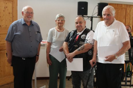 Gruppenfoto der geehrten Mitglieder f&uuml;r langj&auml;hrige Mitgliedschaft