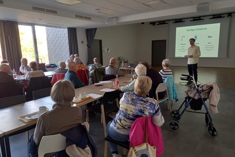 Vortrag von Johannes Schlick beim Kaffee-Treffen