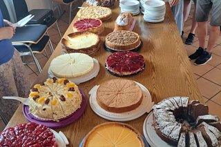 Zum Nachtisch 13 Kuchen zur Auswahl