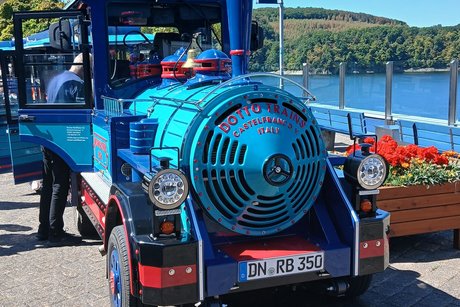 Rundfahrt-Bahn Die Fahrt mit dem Bähnchen als Alternative zur Schiffstour
