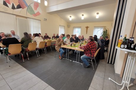 Kaffee und Geb&auml;ck nach der Tombola