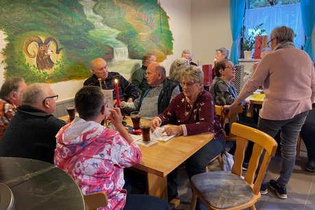 Mitglieder und Gäste Adventskaffee