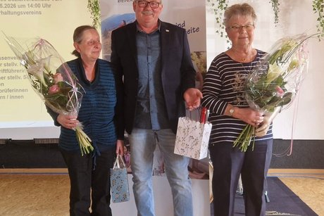 Irmgard Schäffler und Iris Scherer konnten wir mit einem Präsent verabschieden, Reiner Staude war leider verhindert. Verabschiedung Irmgard und Iris