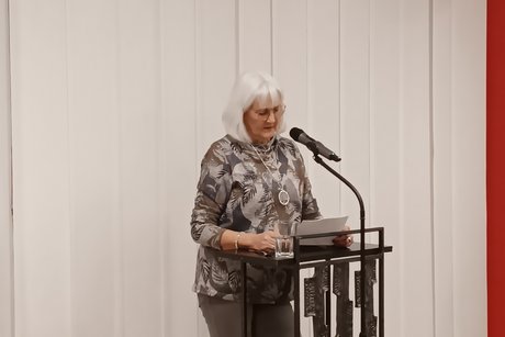 Helga Marth Helga Marth am Rednerpult