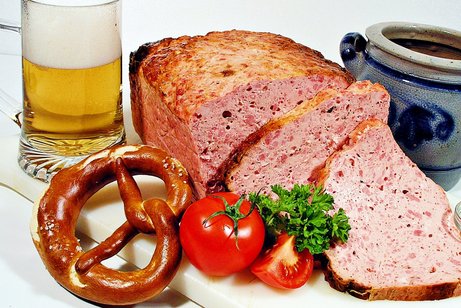 Foto Bayrisches Buffet mit typischen bayrischen Schmankerl'n