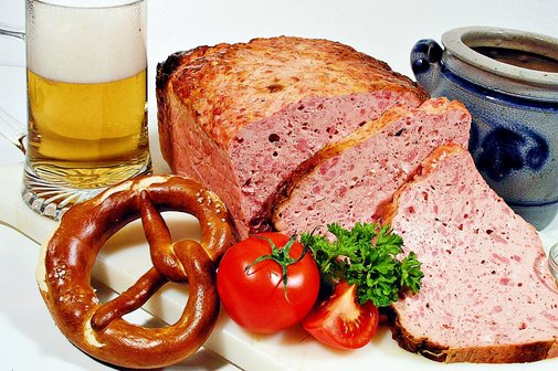 Foto Bayrisches Buffet mit typischen bayrischen Schmankerl'n