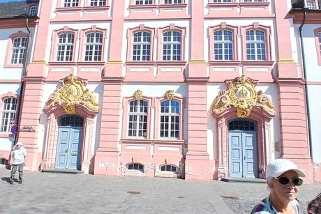 Stadtbummel in Prüm Dieses Gebäude beherbergt heute ein Gymnasium