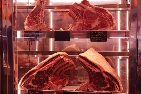 Fleischkühlschrank in der Markthalle Metz