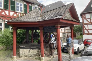 alter Brunnen im Schlosshof