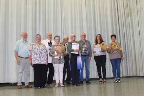 es zeigt die geehrten langjährigen Mitglieder