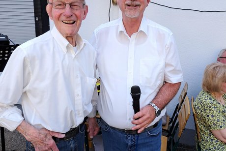 Sven Lefkowitz ehrt Herrn Joachim Faustmann für 40 Jahre Mitgliedschaft im VdK