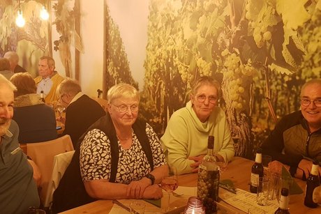 gemütliche Runde im Weingut Greif